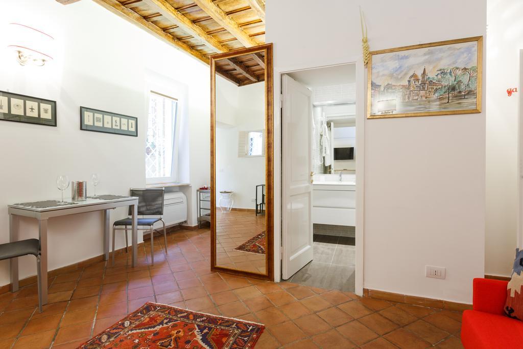 Navona, Old Apartment *